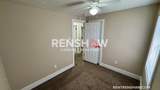 Building Photo - 822 Eyers Rd