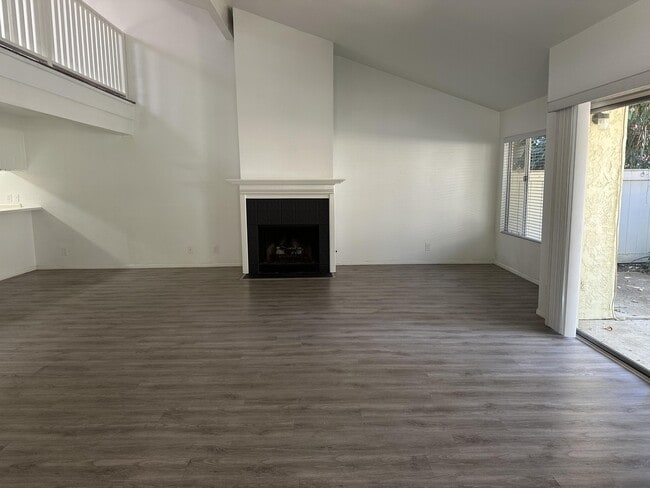 Building Photo - 2077 Village Ln