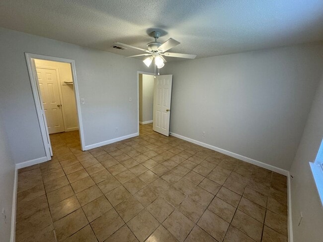 Building Photo - Gulf Breeze - Greenbriar Estates - 2 bedro...