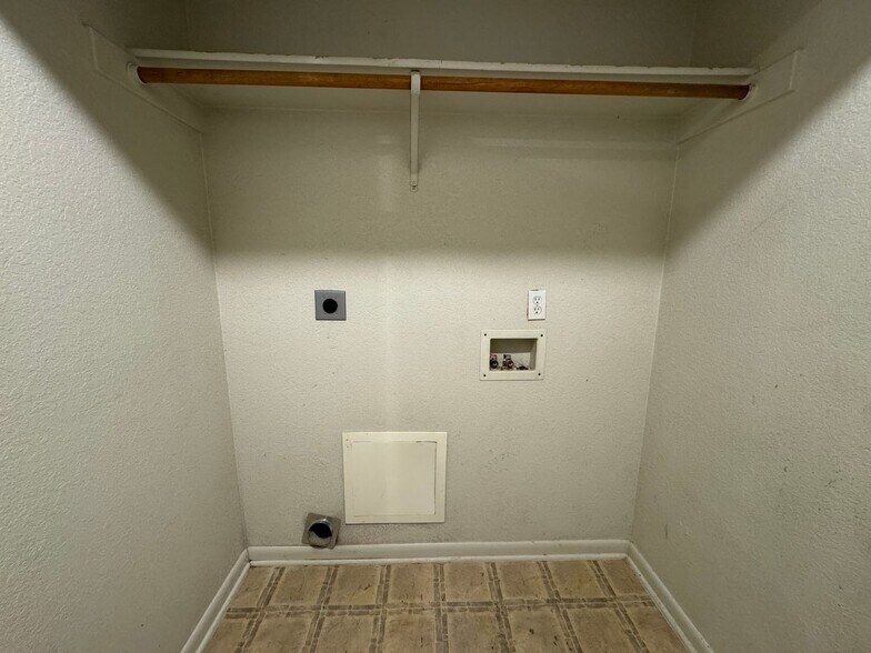 Building Photo - 1106 Lansberry Ct