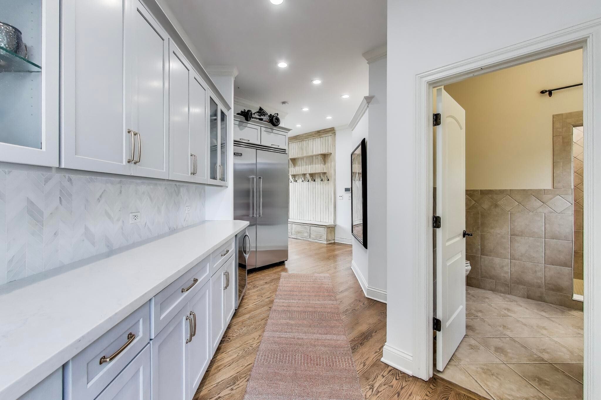 Building Photo - 23W711 Hobson Rd