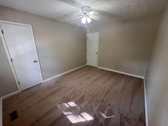 Building Photo - 348 Freshman Dr