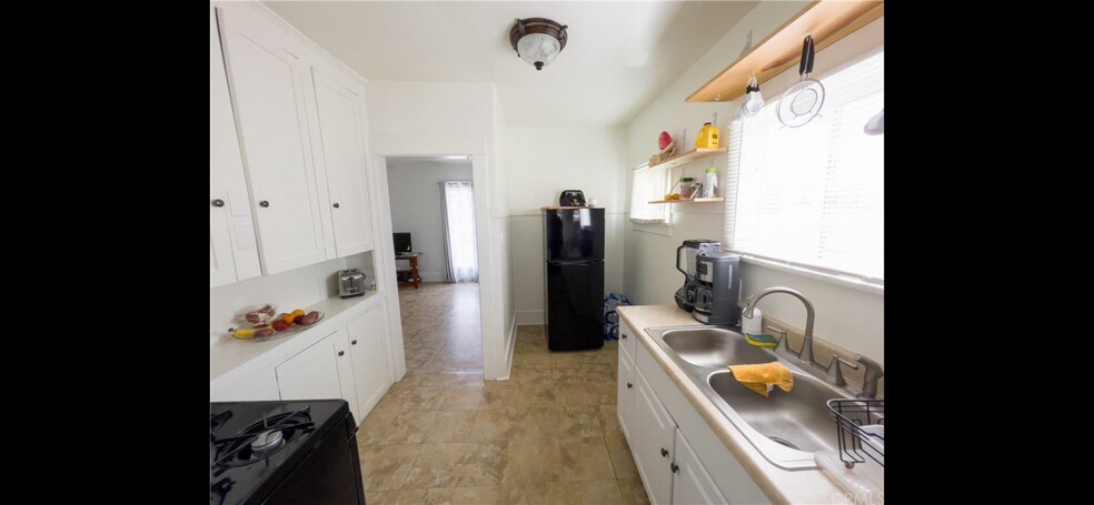 Building Photo - 519 E Dayman St