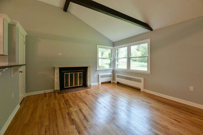 Building Photo - 95 Riverside Dr