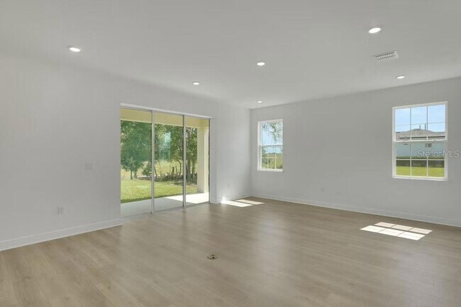 Building Photo - 15075 Tea Tree Dr