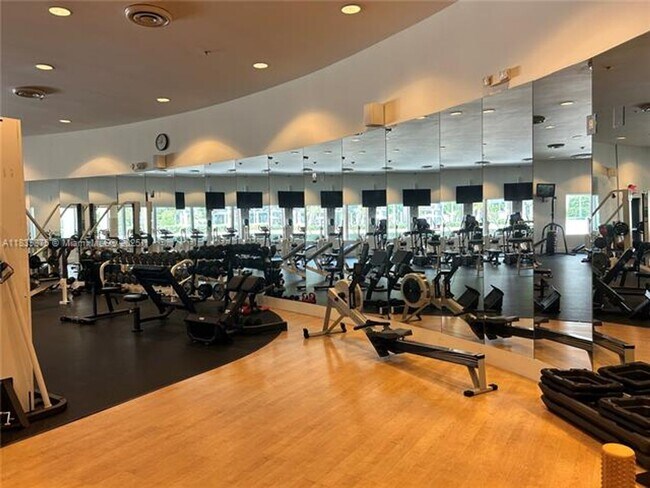 Building Photo - 5600 Collins Ave