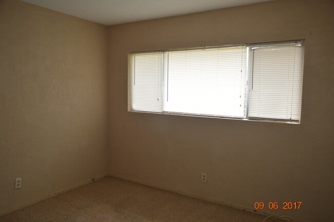 Building Photo - 2542 Lisenby Ave