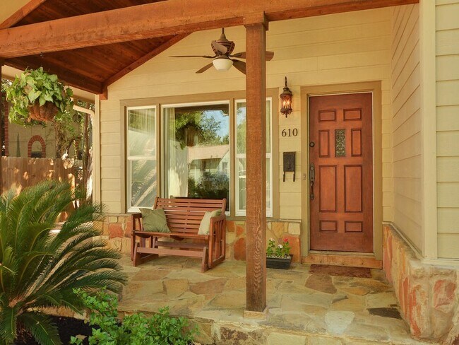 Building Photo - 610 W North Loop Blvd