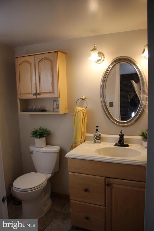 Building Photo - 219 Meadow Dr