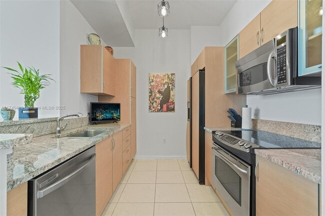 Building Photo - 2775 NE 187th St