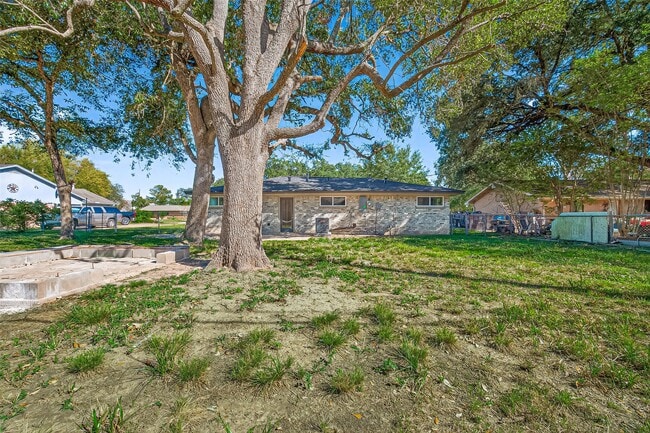 Building Photo - 1611 Drexel Dr