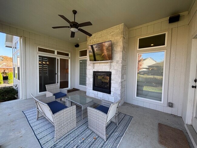 Building Photo - Modern Olathe Beauty with Covered Lanai, Loft & Main-Level Primary Suite