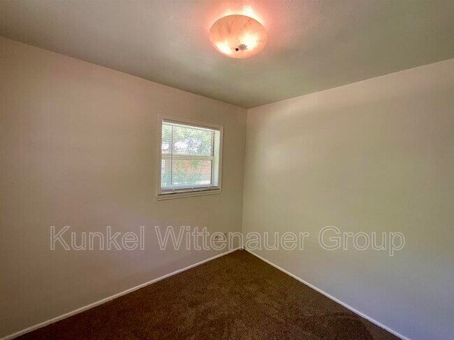 Building Photo - 1715 Menard Dr