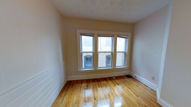Building Photo - 1712 Summit St