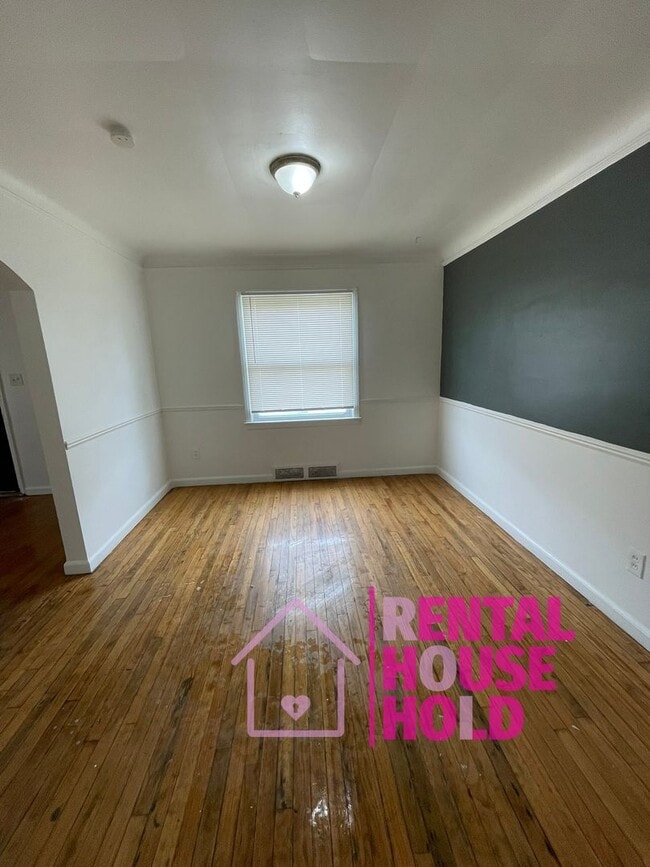 Building Photo - ~ 3 BEDROOM | 1 BATH | FREE PRE SCREEN