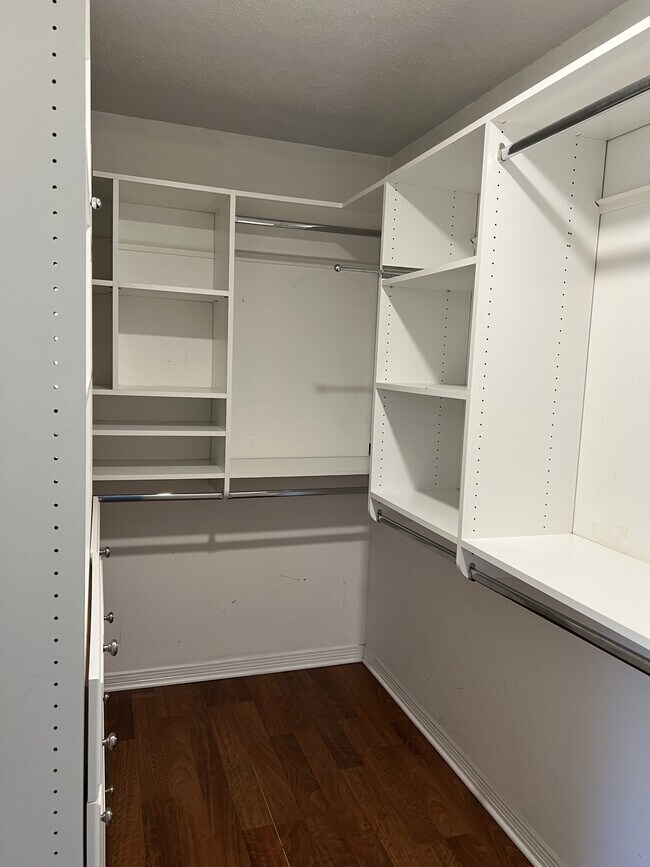 Building Photo - 160 Nicole Ln