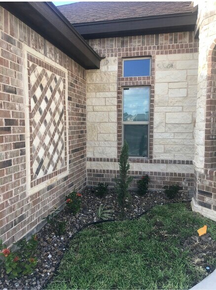 Building Photo - 3873 Tolosa St