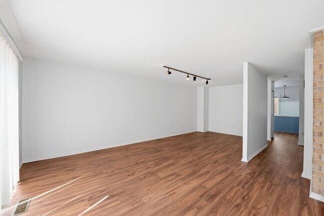 Building Photo - 1747 Cy Ct