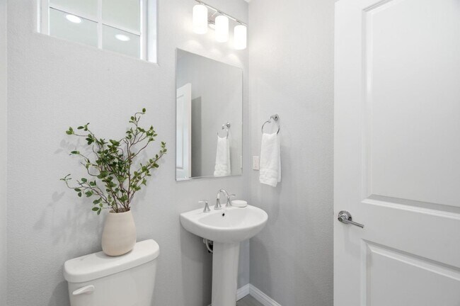 Building Photo - 394 Circuit Wy