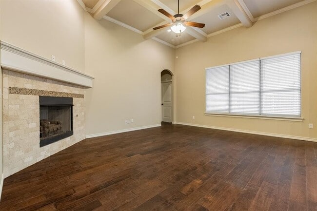 Building Photo - 600 Irish Ln