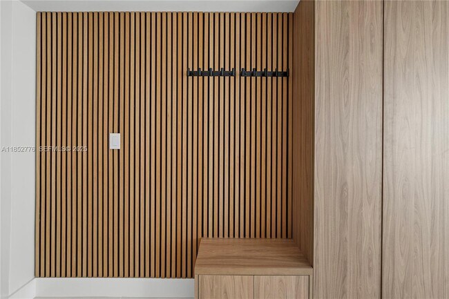 Building Photo - 999 Brickell Bay Dr