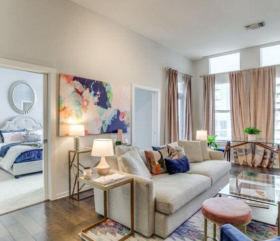 Building Photo - 2323 N Houston-180.2