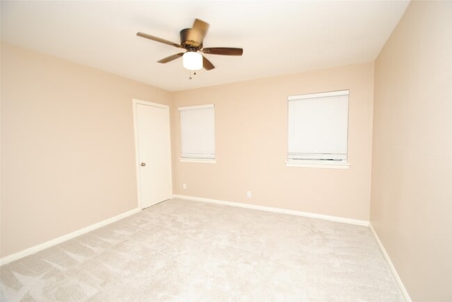 Building Photo - 10034 Cedardale Dr