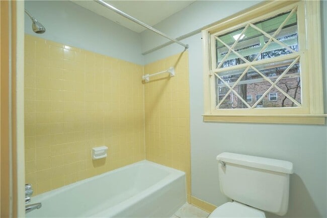 Building Photo - 1865 Oak Grove Rd NE