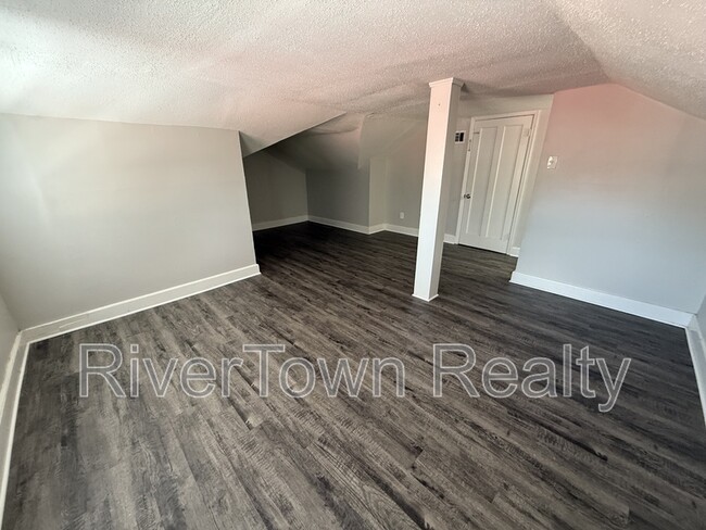 Building Photo - 2171 Albany Ave