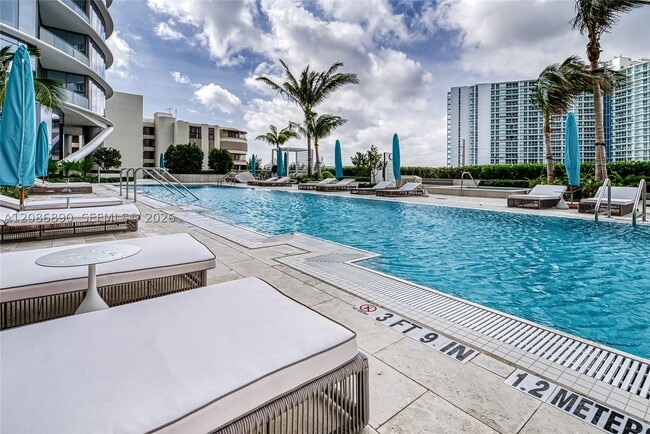 Building Photo - 15701 Collins Ave