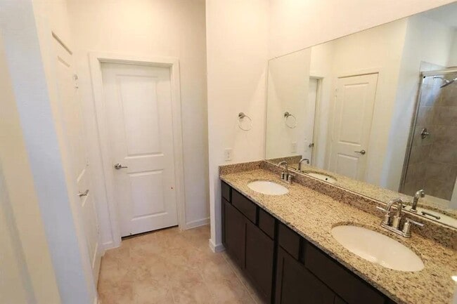 Building Photo - 1728 Greendale Dr
