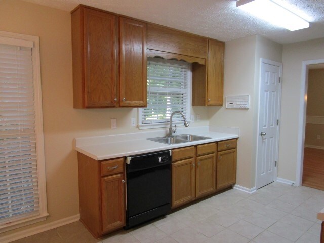 Building Photo - 73 Maplelake Ct