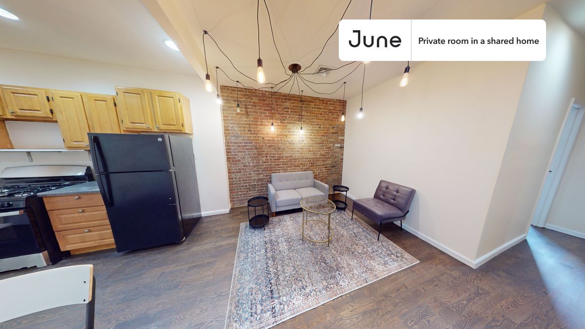 Building Photo - Room in Shared 4 bed/1.5 bath home