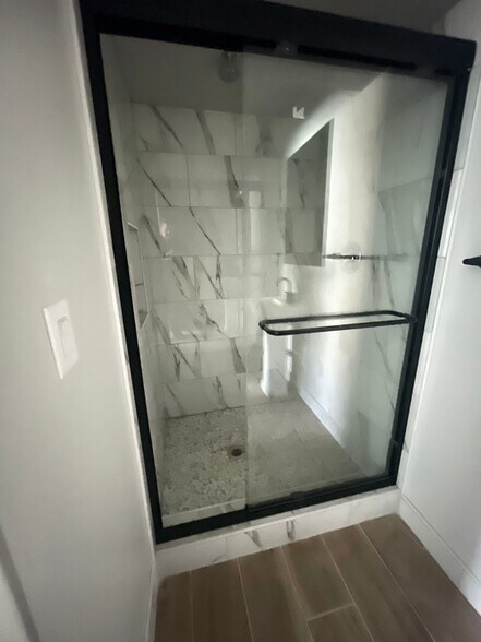 Building Photo - 13425 Vanowen St