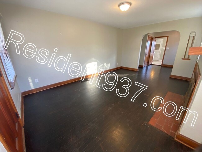 Building Photo - 2 Bed 1 bath home
