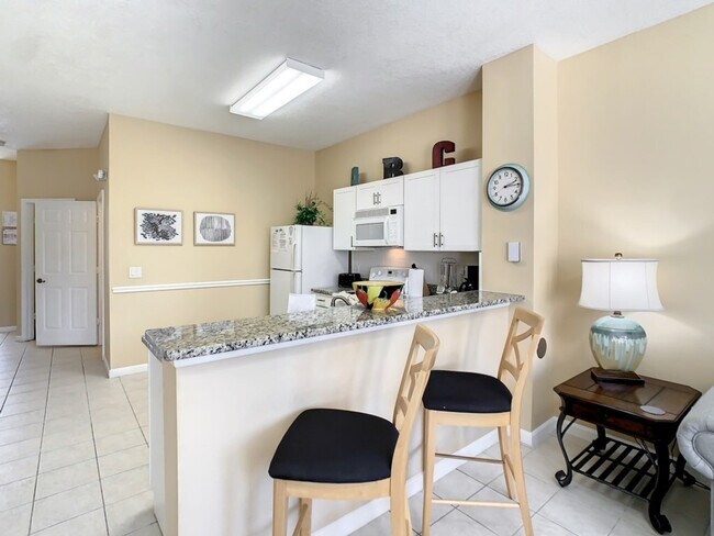 Building Photo - 2356 Silver Palm Dr