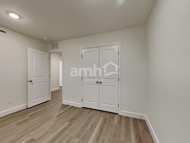 Building Photo - 10375 Medusita St