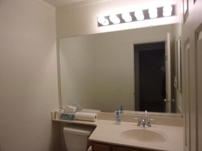 Building Photo - 853 Vassar Dr