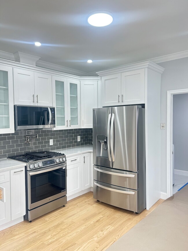 Building Photo - 14 Crystal Dr