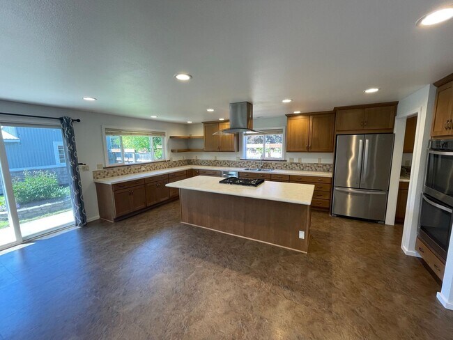 Building Photo - 2409 32nd St