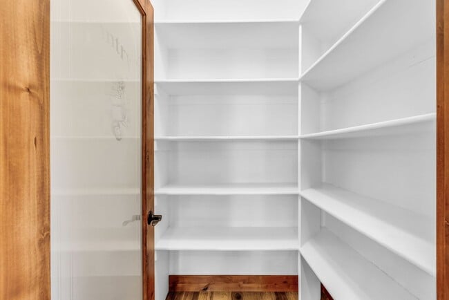 Building Photo - Stunning Mountain Retreat