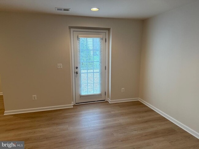 Building Photo - 6231 Glen Wood Loop