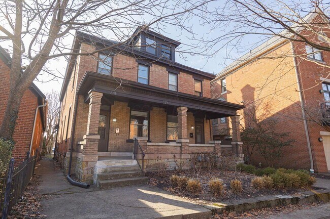 Building Photo - 341 E Sycamore St