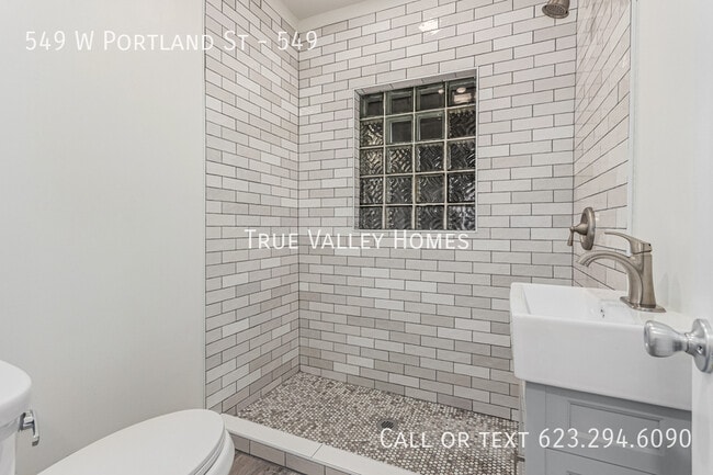 Building Photo - 549 W Portland St