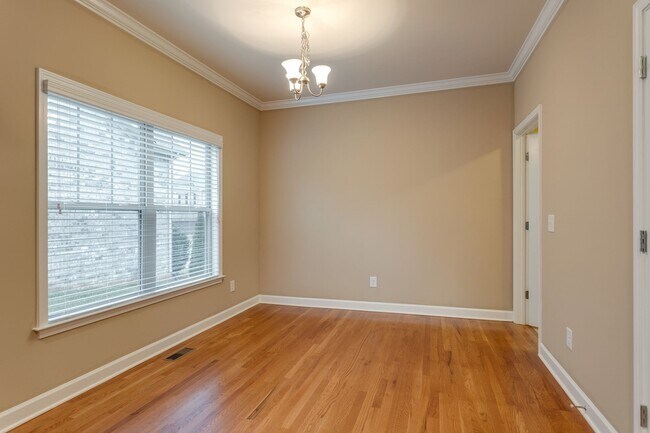 Building Photo - 4-Bed/3-Bath with Bonus Rm. in Spring Hill!