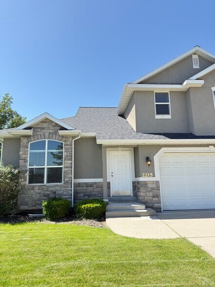 Building Photo - 2215 W Samuel Dr