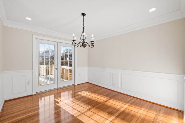 Building Photo - 318 Castleview Dr