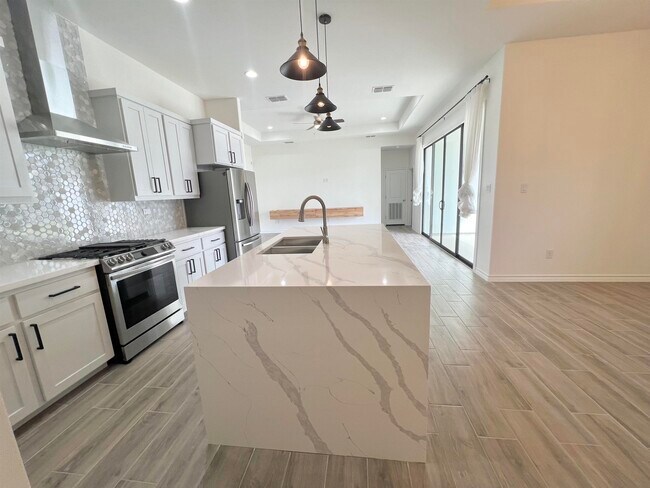 Building Photo - 409 Alex Haley Dr