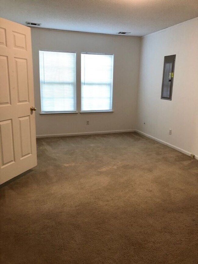 Building Photo - NICE HOME IN POOLER AREA