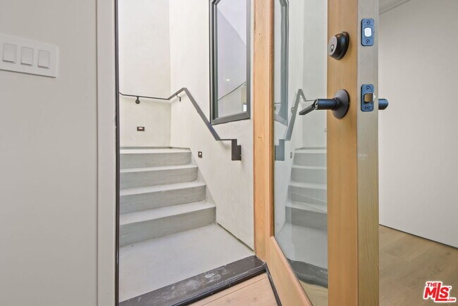 Building Photo - 2671 Benedict St